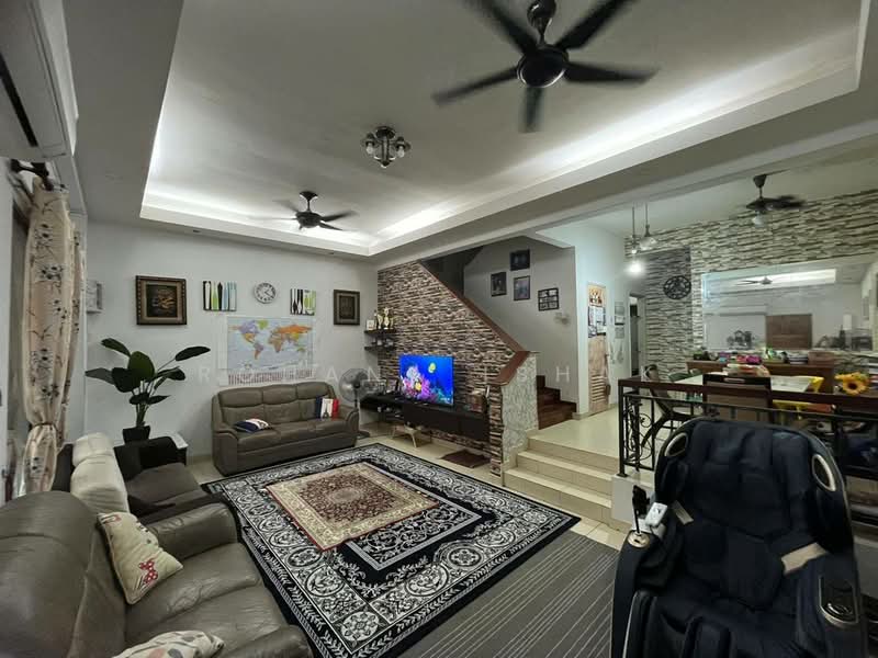 2-storey Terraced House for Sale in Alam Budiman (Shah Alam) - Rohana Ishak - Living Room - PropertyGuru.com.my