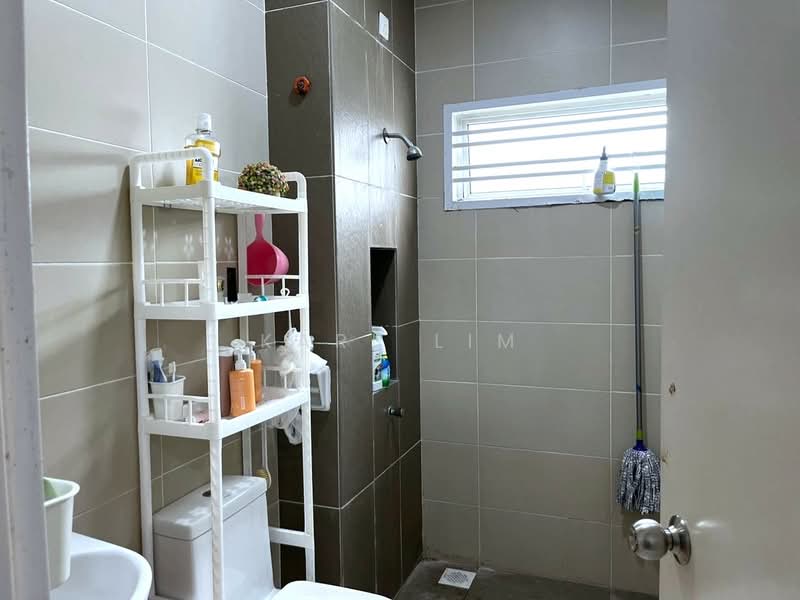 Rumah Teres 2 Tingkat untuk Dijual di Taman Ehsan Jaya (Ulu Tiram) - Karl Lim - Bathroom - PropertyGuru.com.my
