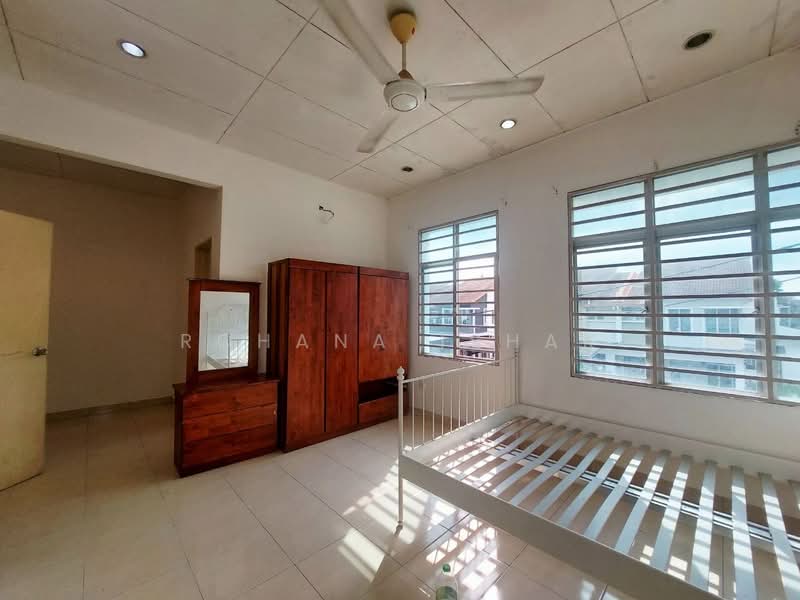 Terraced House for Sale in Sungai Buloh (Selangor) - Rohana Ishak - Bedroom - PropertyGuru.com.my