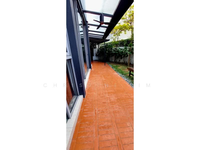 Rumah Teres 3 Tingkat untuk Dijual di Federal Hill (Bangsar) - Christine Lim - Side terrace beside garden - PropertyGuru.com.my
