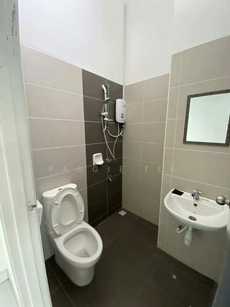 Rumah Teres 2 Tingkat untuk Dijual di Taman Mutiara Rini (Skudai) - Paggie Tee - Bathroom - PropertyGuru.com.my