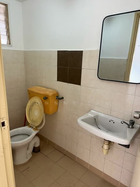 Shop / Office for Sale in Damansara Damai (Selangor) - Johnny Tan - Bathroom - PropertyGuru.com.my