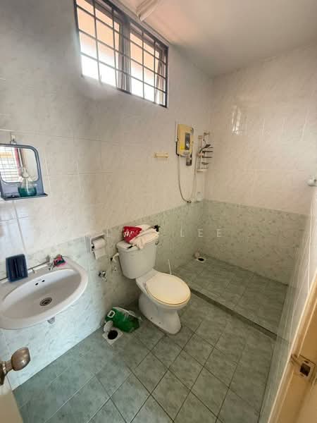 Rumah Teres 2.5 Tingkat untuk Dijual di Taman Bukit Serdang (Seri Kembangan) - Alan Lee - Bathroom - PropertyGuru.com.my