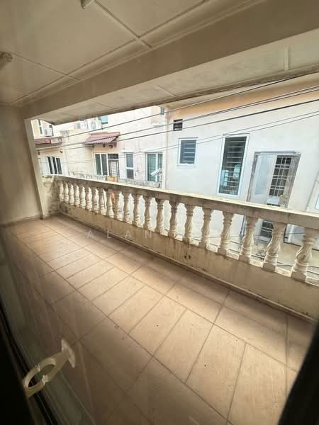 Rumah Teres 2.5 Tingkat untuk Dijual di Taman Bukit Serdang (Seri Kembangan) - Alan Lee - Balcony - PropertyGuru.com.my