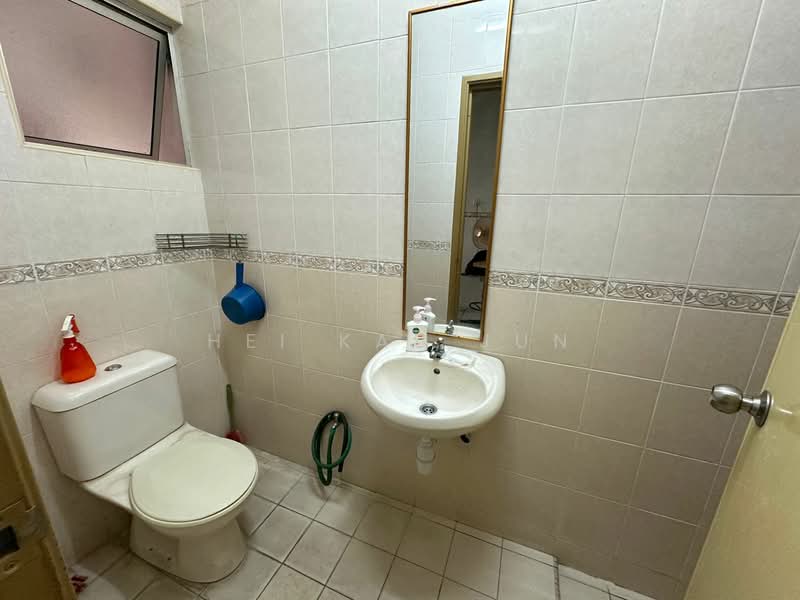 Rumah Teres untuk Dijual di Taman Seri Taming (Cheras) - Hei Kar Jun - Bathroom - PropertyGuru.com.my