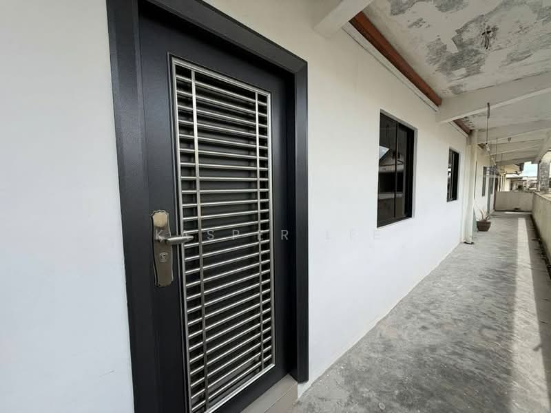 Rumah Flat untuk Dijual di Taman Pontian Utama - Kasper Lee - Exterior - PropertyGuru.com.my
