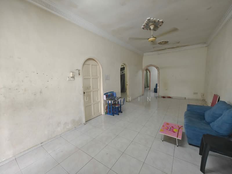 Rumah Teres 1 Tingkat untuk Dijual di Taman Ungku Tun Aminah (Skudai) - Kuu Chin - Living Room - PropertyGuru.com.my