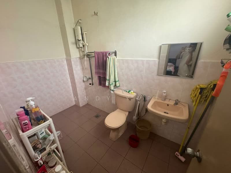 Terraced House for Sale in Taman Tun Perak (Rawang) - Andy Yap - Bathroom - PropertyGuru.com.my