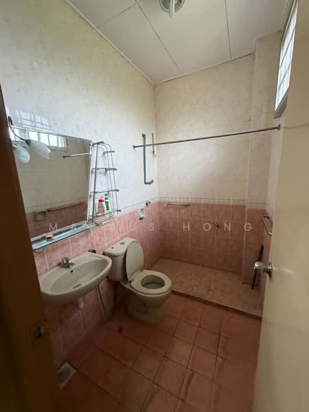 Bungalow for Sale in Taman Sri Pulai 2 (Sikamat) - Marcus Hong - Bathroom - PropertyGuru.com.my