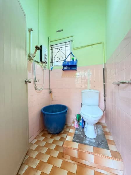 Bungalow for Sale in Taman Kebun Teh (Johor Bahru) - Karl Lim - Bathroom - PropertyGuru.com.my