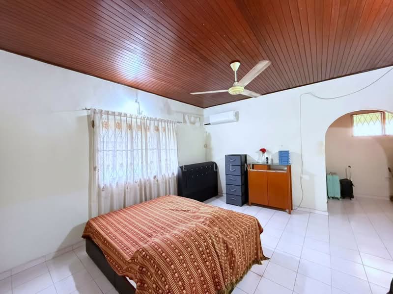 Bungalow for Sale in Taman Kebun Teh (Johor Bahru) - Karl Lim - Bedroom - PropertyGuru.com.my