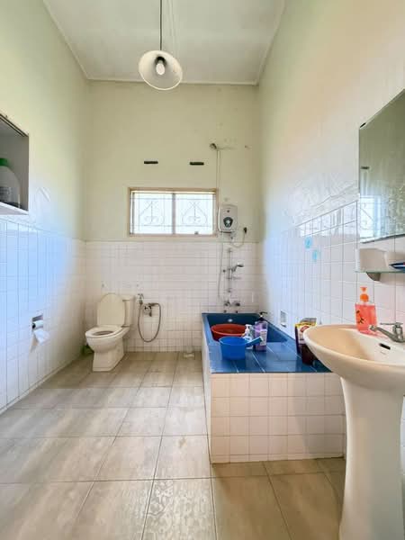 Bungalow for Sale in Taman Kebun Teh (Johor Bahru) - Karl Lim - Bathroom - PropertyGuru.com.my
