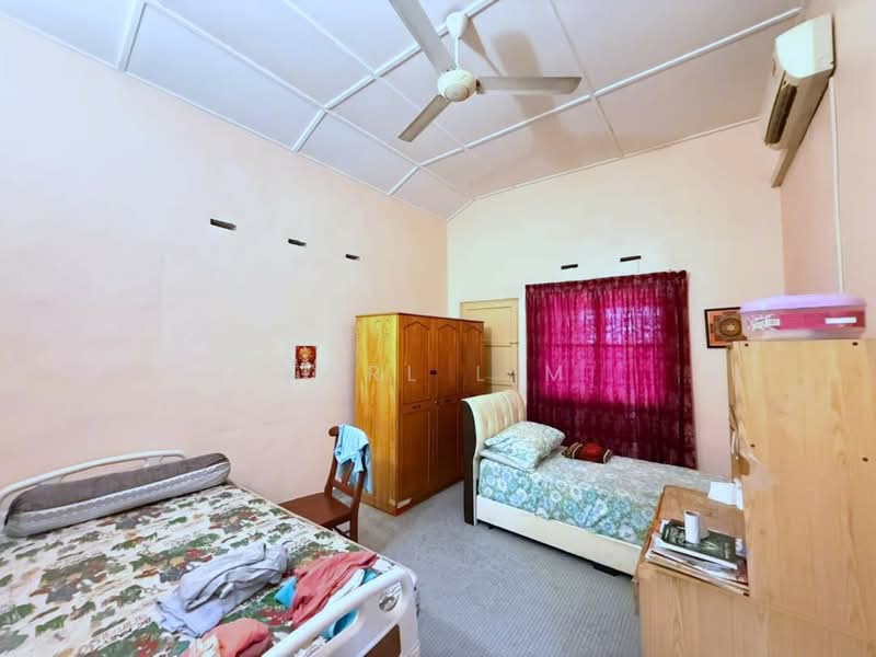 Bungalow for Sale in Taman Kebun Teh (Johor Bahru) - Karl Lim - Bedroom - PropertyGuru.com.my
