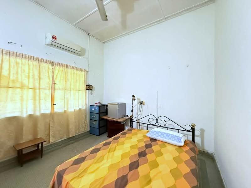 Bungalow for Sale in Taman Kebun Teh (Johor Bahru) - Karl Lim - Bedroom - PropertyGuru.com.my