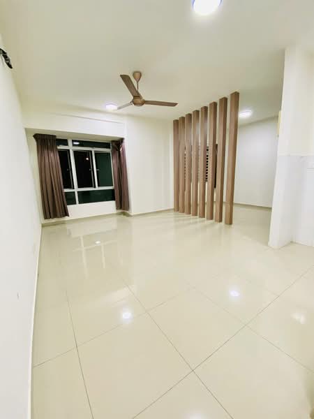 Condominium for Sale at Fairway Suites - Paggie Tee - Living Room - PropertyGuru.com.my