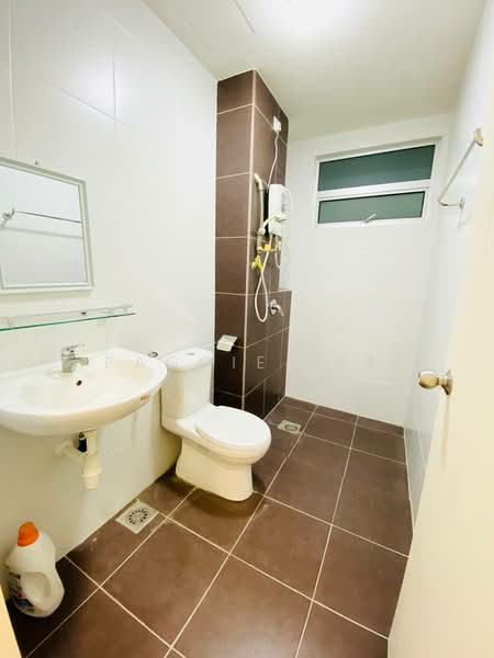 Condominium for Sale at Fairway Suites - Paggie Tee - Bathroom - PropertyGuru.com.my