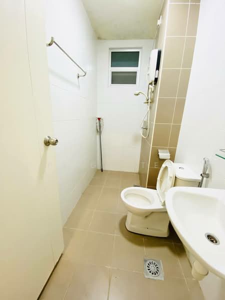 Condominium for Sale at Fairway Suites - Paggie Tee - Bathroom - PropertyGuru.com.my