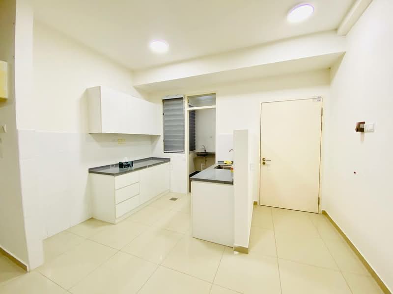 Condominium for Sale at Fairway Suites - Paggie Tee - Kitchen - PropertyGuru.com.my