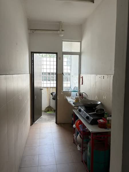 Rumah Flat untuk Dijual di Pangsapuri Villamas - Aizat Saifulrullah - Kitchen - PropertyGuru.com.my