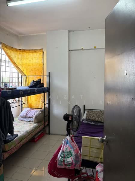 Rumah Flat untuk Dijual di Pangsapuri Villamas - Aizat Saifulrullah - Bedroom - PropertyGuru.com.my