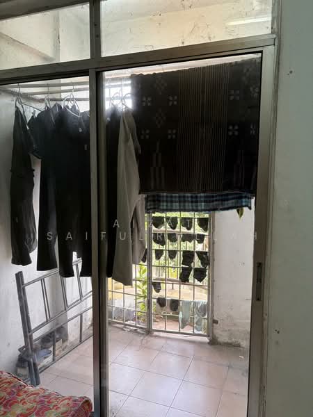 Rumah Flat untuk Dijual di Pangsapuri Villamas - Aizat Saifulrullah - Balcony - PropertyGuru.com.my