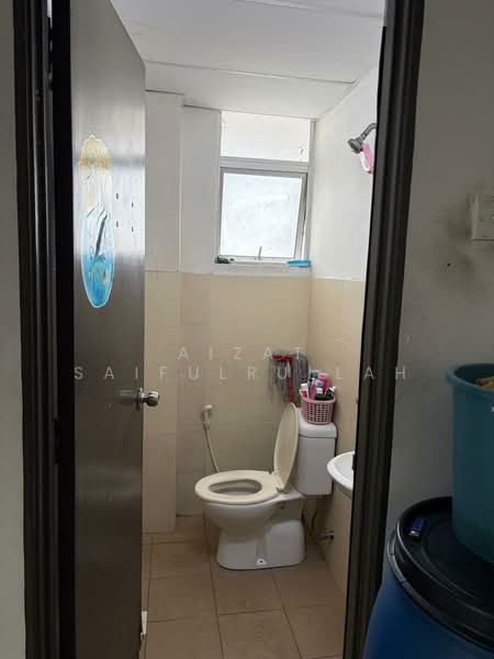 Rumah Flat untuk Dijual di Pangsapuri Villamas - Aizat Saifulrullah - Bathroom - PropertyGuru.com.my