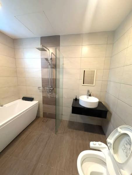 Servis Apartment untuk Dijual di Molek Regency - Helen Lee - Bathroom - PropertyGuru.com.my