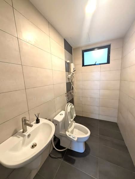 Servis Apartment untuk Dijual di Molek Regency - Helen Lee - Bathroom - PropertyGuru.com.my