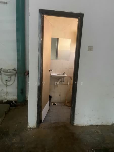 Terrace Factory for Rent in Bukit Angkat Industrial Park (Kajang) - David Lee - Bathroom - PropertyGuru.com.my