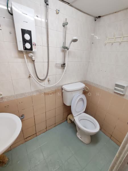 Flat for Sale at Bandar Damai Perdana (Low Cost) - Aaron Yeoh - Bathroom - PropertyGuru.com.my