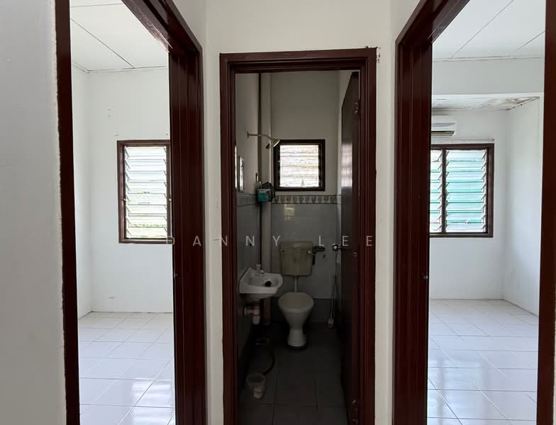 Rumah Teres 2 Tingkat untuk Dijual di Taman Puncak Jalil (Seri Kembangan) - Danny Lee - Bathroom - PropertyGuru.com.my