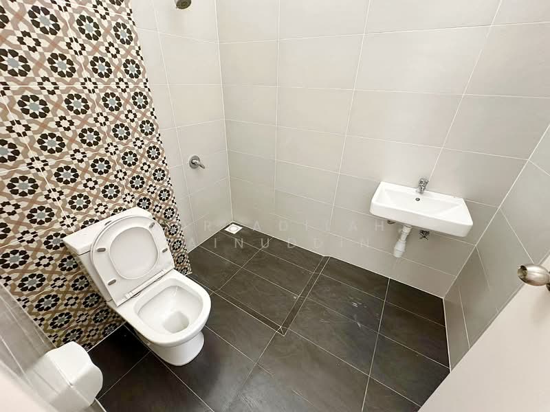 Semi-Detached House for Sale in Kuala Selangor (Selangor) - NORFADILAH ZAINUDDIN - Bathroom - PropertyGuru.com.my