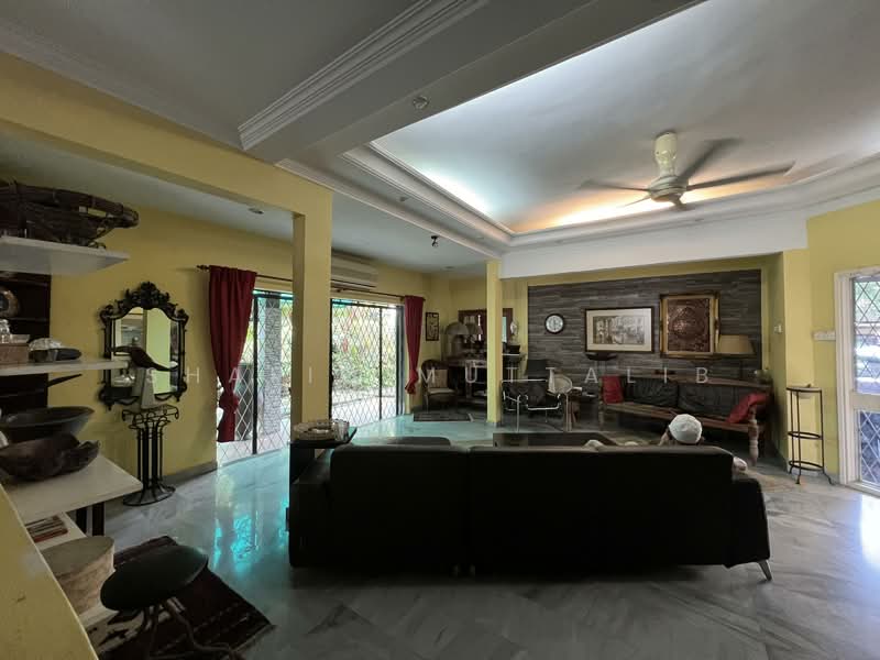 2-storey Terraced House for Sale in Ampang (Selangor) - Shafiq Muttalib - Living Room - PropertyGuru.com.my