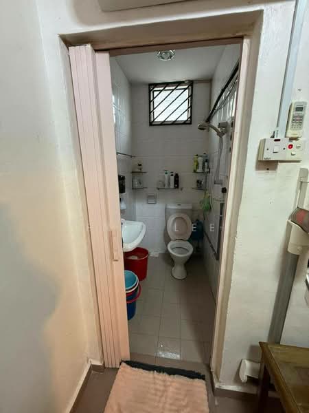Rumah Teres 2 Tingkat untuk Dijual di Taman Universiti (Skudai) - Eric Lee - Bathroom - PropertyGuru.com.my