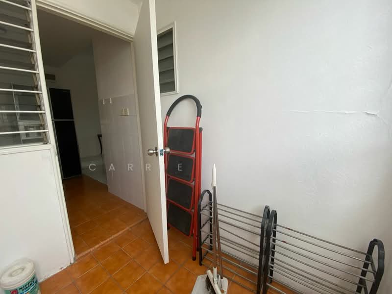 Pangsapuri untuk Dijual di SD Tiara Apartment - Carrie Paang - Utility area - PropertyGuru.com.my