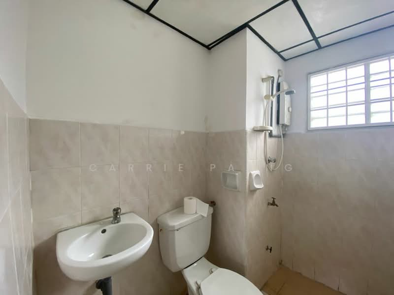 Pangsapuri untuk Dijual di SD Tiara Apartment - Carrie Paang - Bathroom - PropertyGuru.com.my