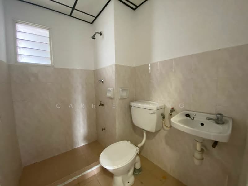 Pangsapuri untuk Dijual di SD Tiara Apartment - Carrie Paang - Bathroom - PropertyGuru.com.my