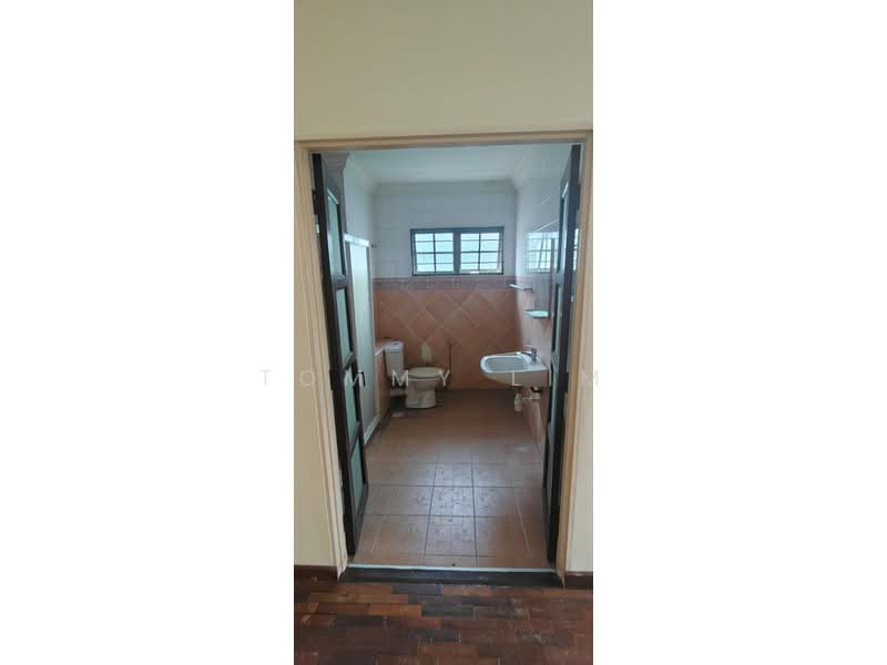 Rumah Berkembar untuk Dijual di Bukit Rahman Putra (Sungai Buloh) - Tommy Lim - Bathroom - PropertyGuru.com.my