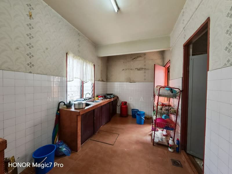 2-storey Terraced House for Sale in Batu Caves (Selangor) - Noraini Dahan - Kitchen - PropertyGuru.com.my