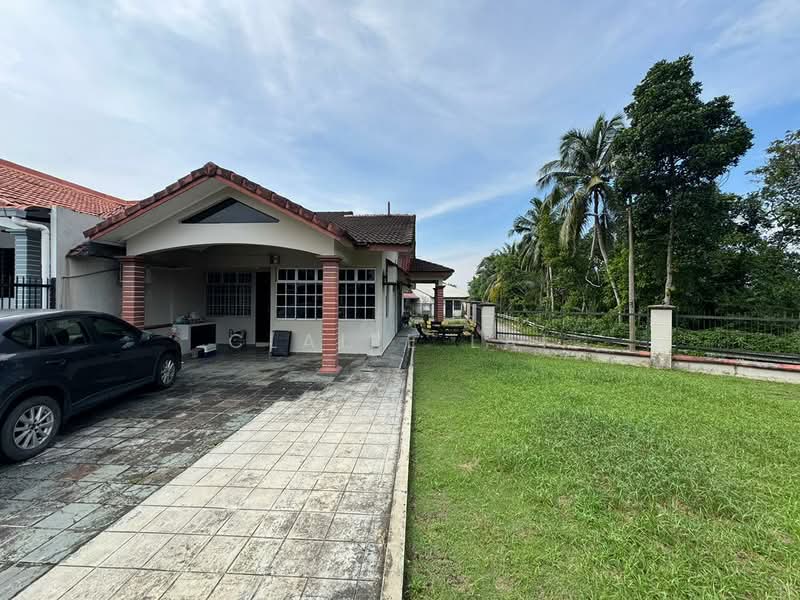 Rumah Teres 1 Tingkat untuk Dijual di Taman Sutera (Johor Bahru) - Claire Lai - Exterior - PropertyGuru.com.my