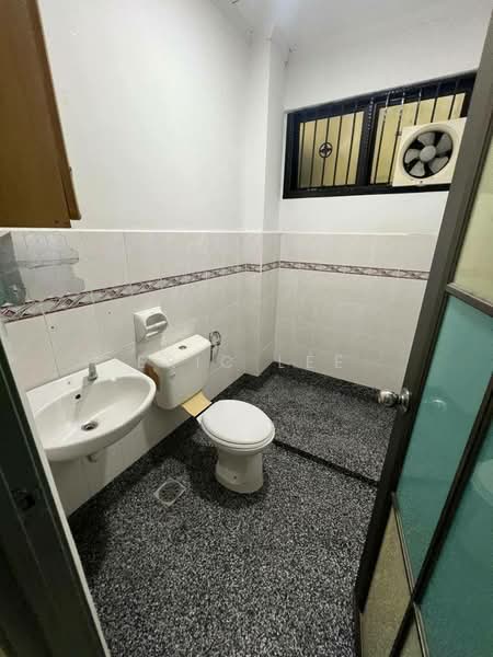 Kondominium untuk Dijual di Skudai Villa - Eric Lee - Bathroom - PropertyGuru.com.my