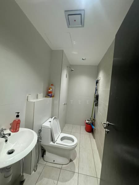 Shop / Office for Rent in Taman Sains Selangor (Kota Damansara) - JH Tee - Bathroom - PropertyGuru.com.my