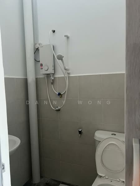 Rumah Teres 2 Tingkat untuk Disewa di Taman Kundang Jaya (Rawang) - Danny Wong - Bathroom - PropertyGuru.com.my