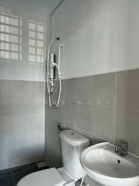 Rumah Teres 2 Tingkat untuk Disewa di Taman Kundang Jaya (Rawang) - Danny Wong - Bathroom - PropertyGuru.com.my