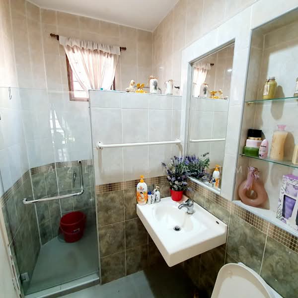Bungalow for Sale in Kajang (Selangor) - Azli Ibrahim - Bathroom - PropertyGuru.com.my