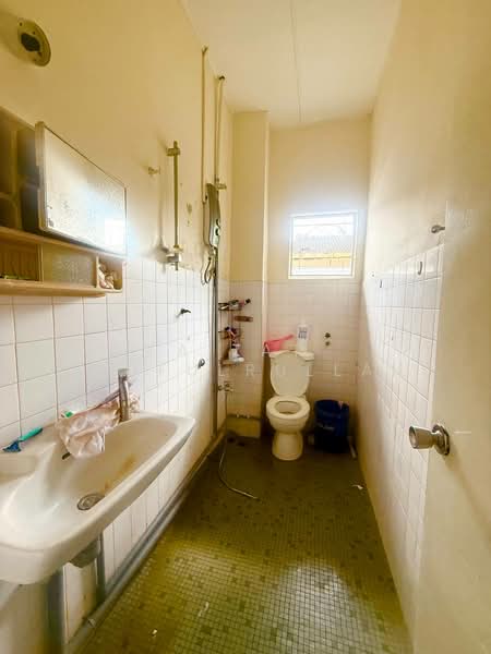 2-storey Terraced House for Sale in Kelana Jaya (Petaling Jaya) - Aizat Saifulrullah - Bathroom - PropertyGuru.com.my