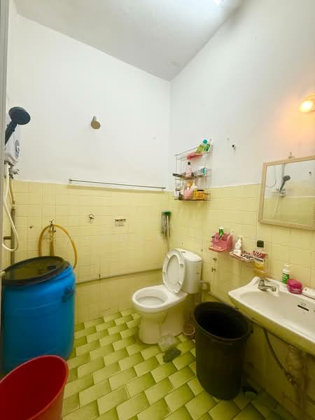 2-storey Terraced House for Sale in Kelana Jaya (Petaling Jaya) - Aizat Saifulrullah - Bathroom - PropertyGuru.com.my