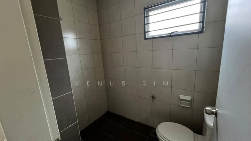 Rumah Teres 2 Tingkat untuk Disewa di Bandar Rimbayu (Telok Panglima Garang) - Venus Sim - Bathroom - PropertyGuru.com.my
