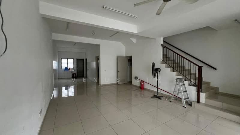 Rumah Teres 2 Tingkat untuk Disewa di Bandar Rimbayu (Telok Panglima Garang) - Venus Sim - Living Room - PropertyGuru.com.my