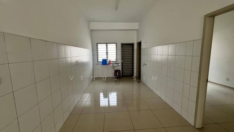 Rumah Teres 2 Tingkat untuk Disewa di Bandar Rimbayu (Telok Panglima Garang) - Venus Sim - Kitchen - PropertyGuru.com.my